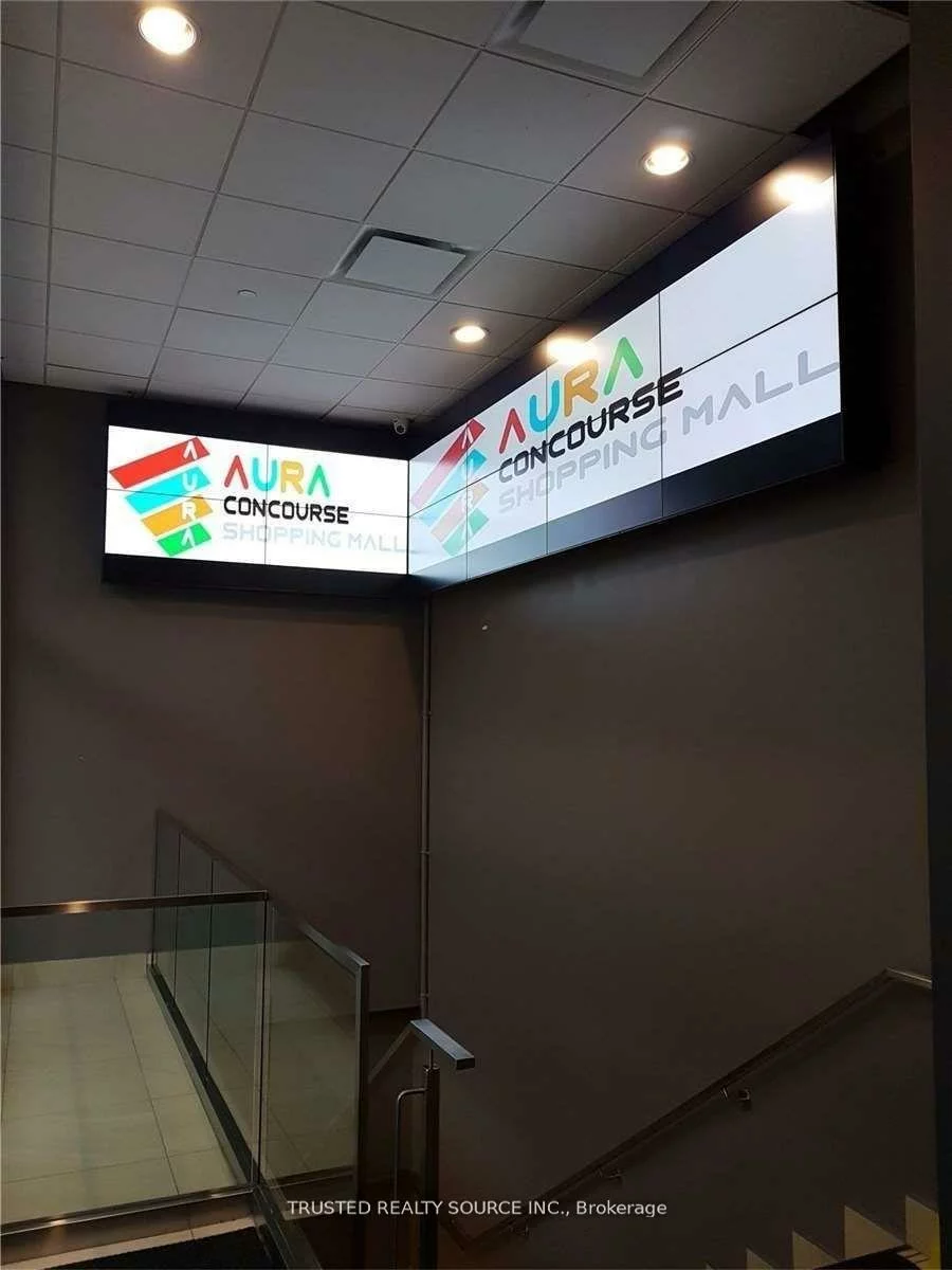 384, Yonge, Bay Street Corridor, Toronto