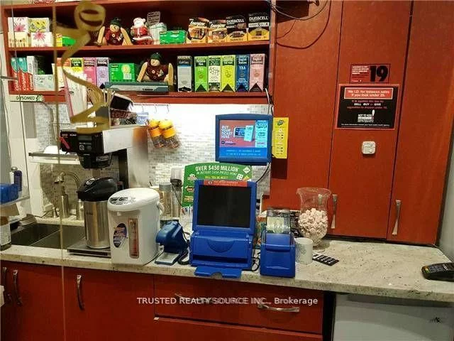 384, Yonge, Bay Street Corridor, Toronto