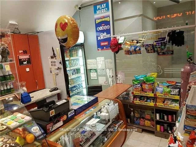 384, Yonge, Bay Street Corridor, Toronto