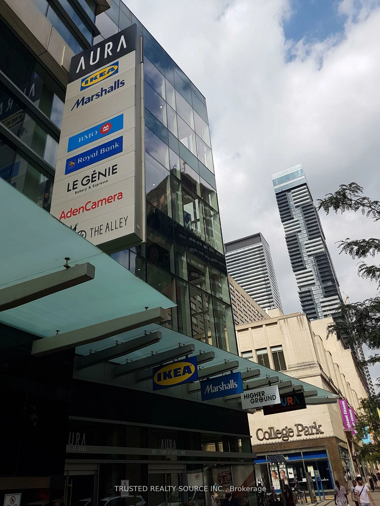 384, Yonge, Bay Street Corridor, Toronto