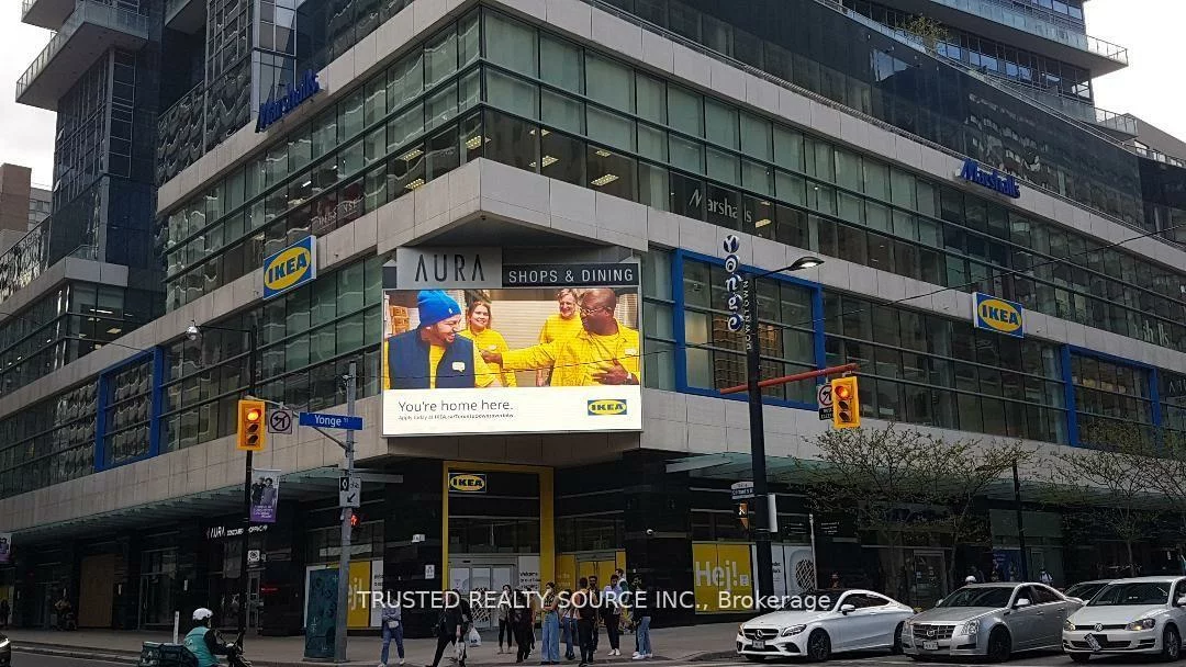 384, Yonge, Bay Street Corridor, Toronto
