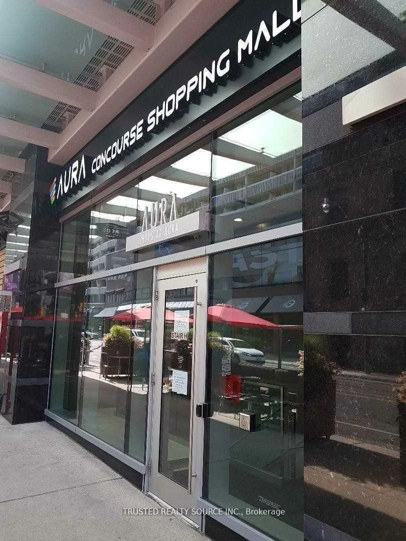 384, Yonge, Bay Street Corridor, Toronto