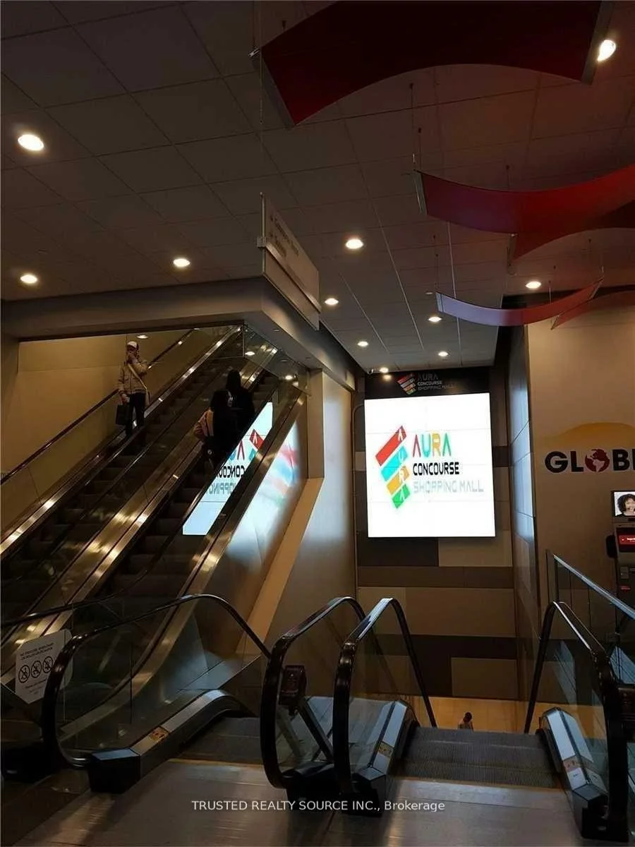 384, Yonge, Bay Street Corridor, Toronto