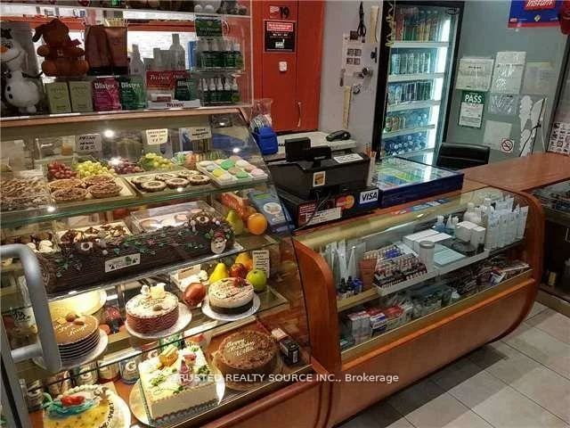 384, Yonge, Bay Street Corridor, Toronto