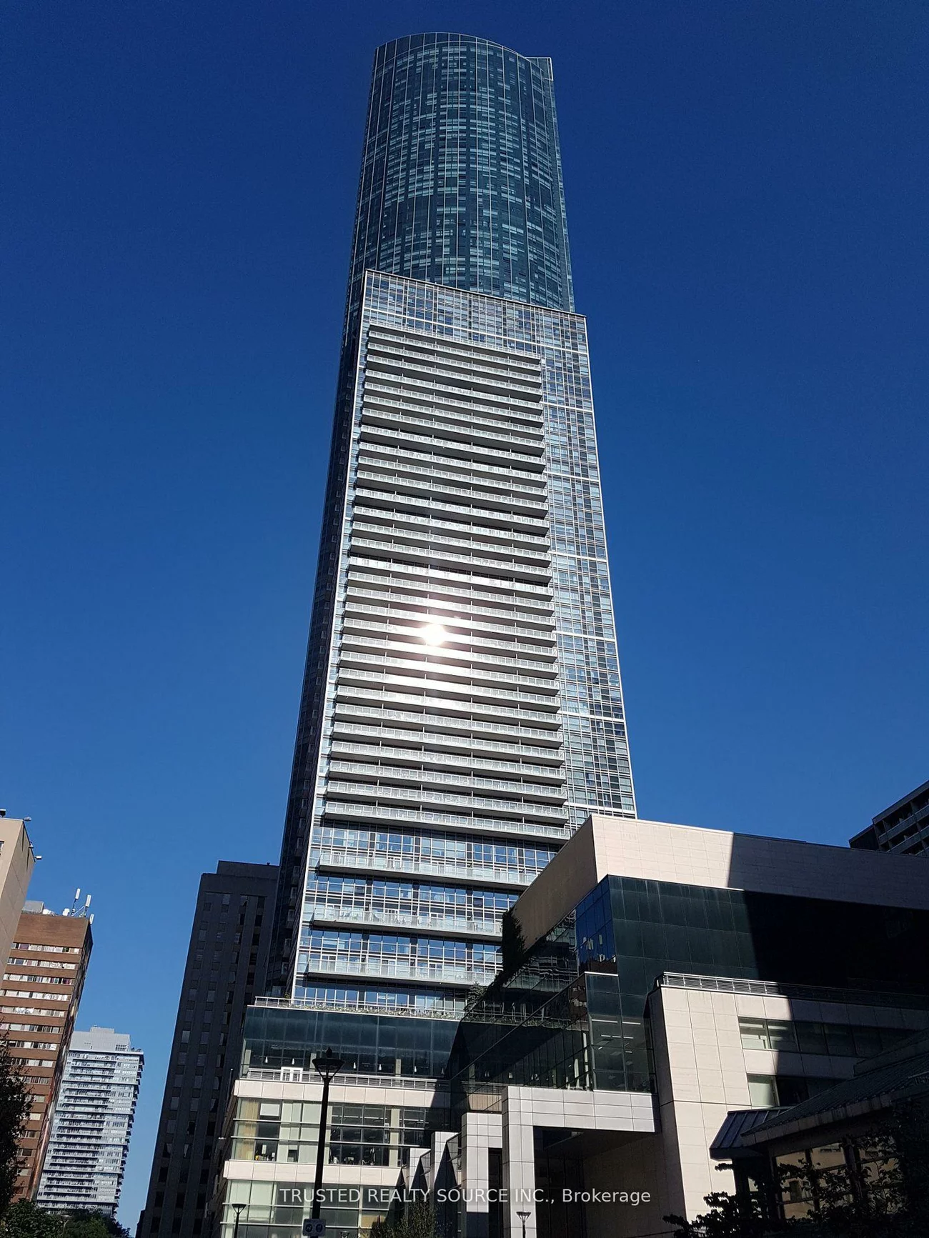 384, Yonge, Bay Street Corridor, Toronto