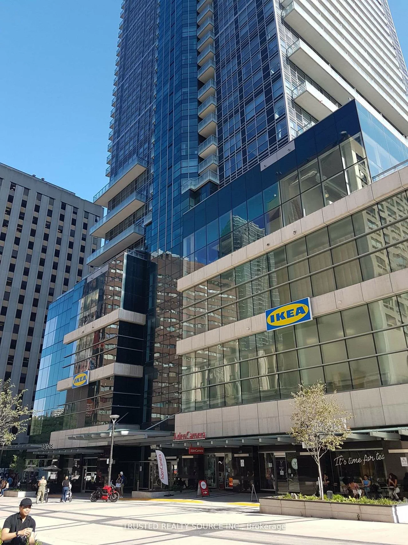 384, Yonge, Bay Street Corridor, Toronto