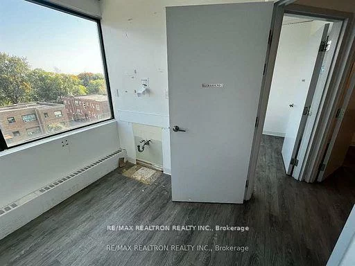 3910, Bathurst, Clanton Park, Toronto