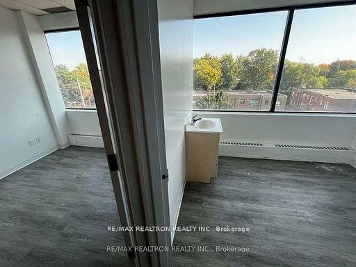 3910, Bathurst, Clanton Park, Toronto