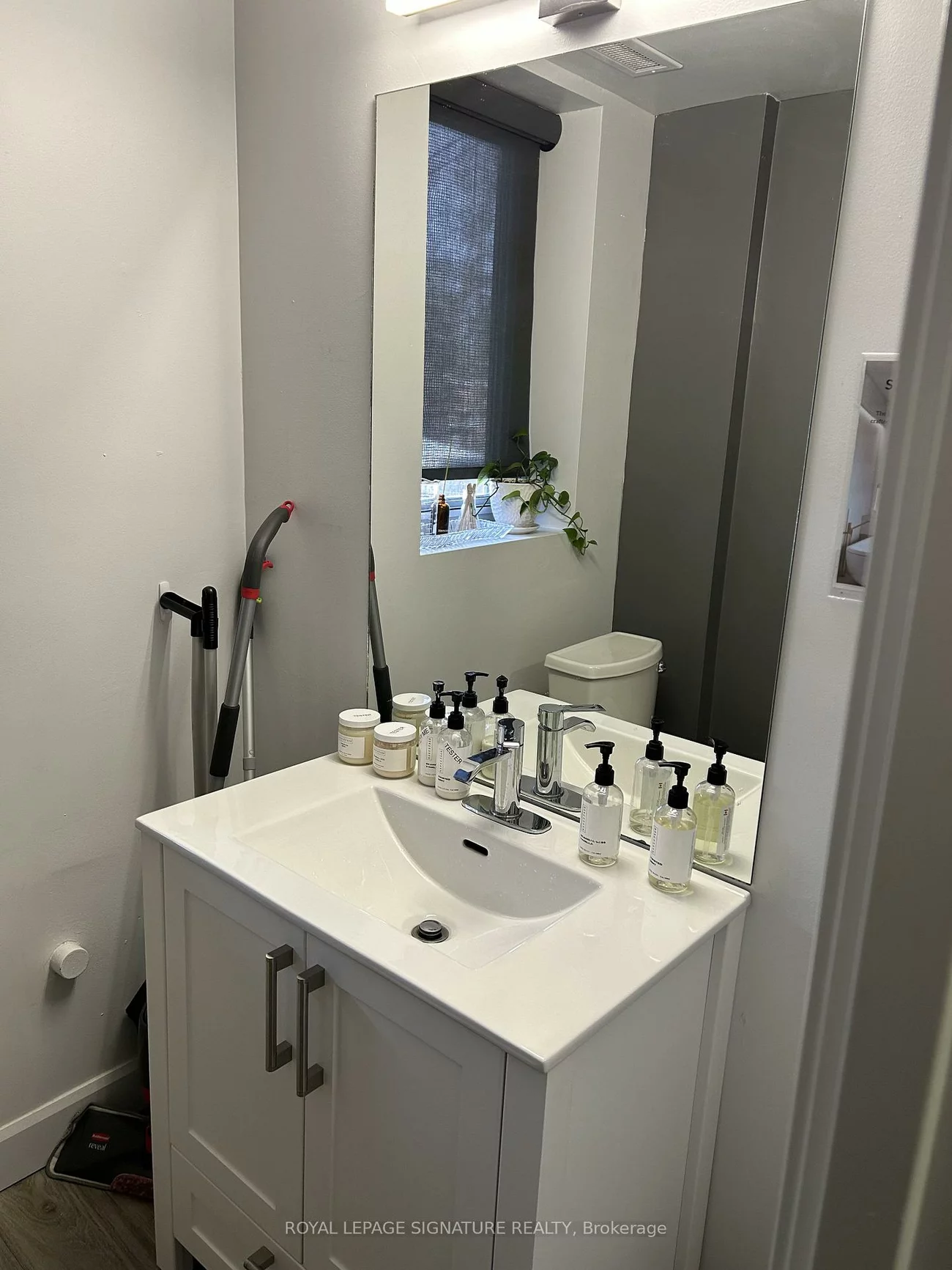 1517A, Bayview, Leaside, Toronto