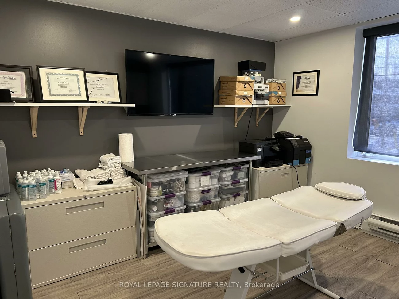 1517A, Bayview, Leaside, Toronto