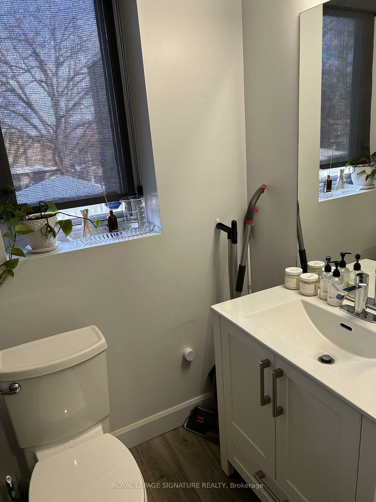 1517A, Bayview, Leaside, Toronto