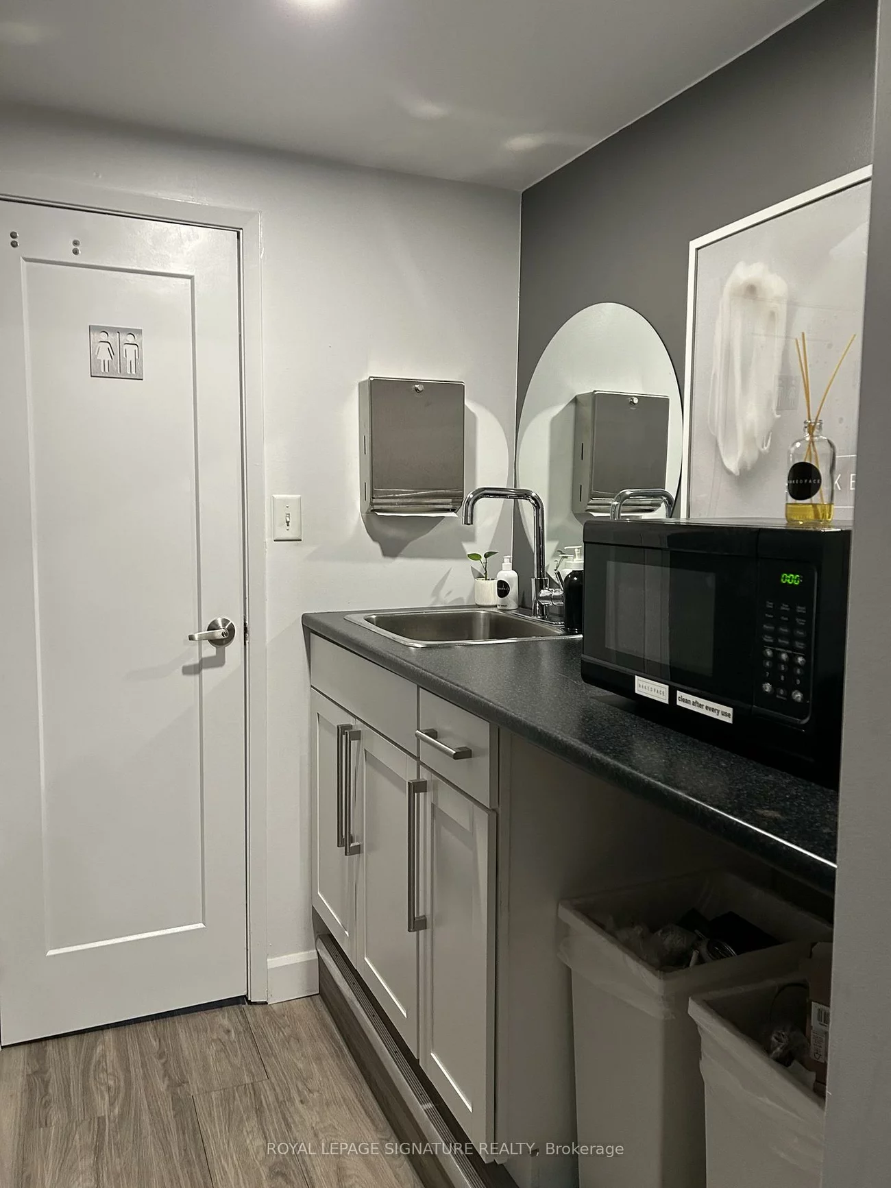 1517A, Bayview, Leaside, Toronto