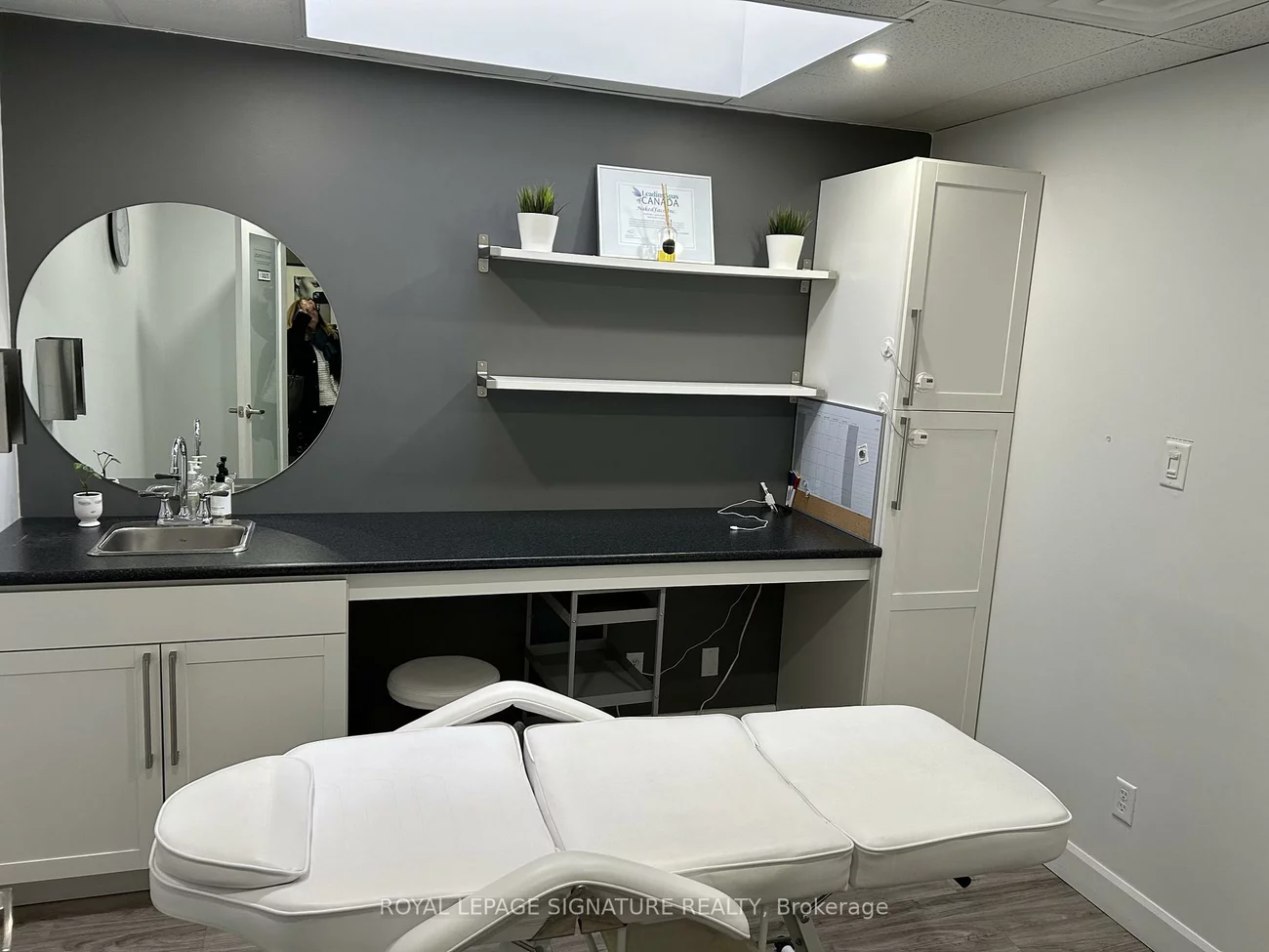 1517A, Bayview, Leaside, Toronto