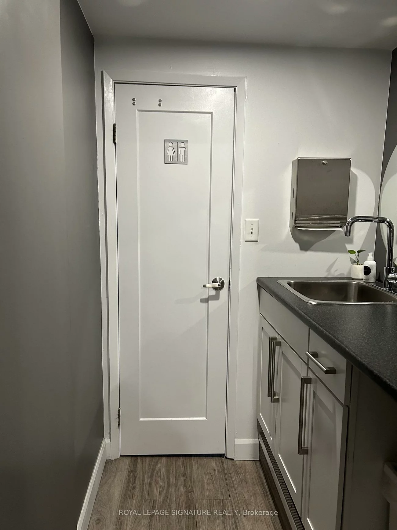 1517A, Bayview, Leaside, Toronto