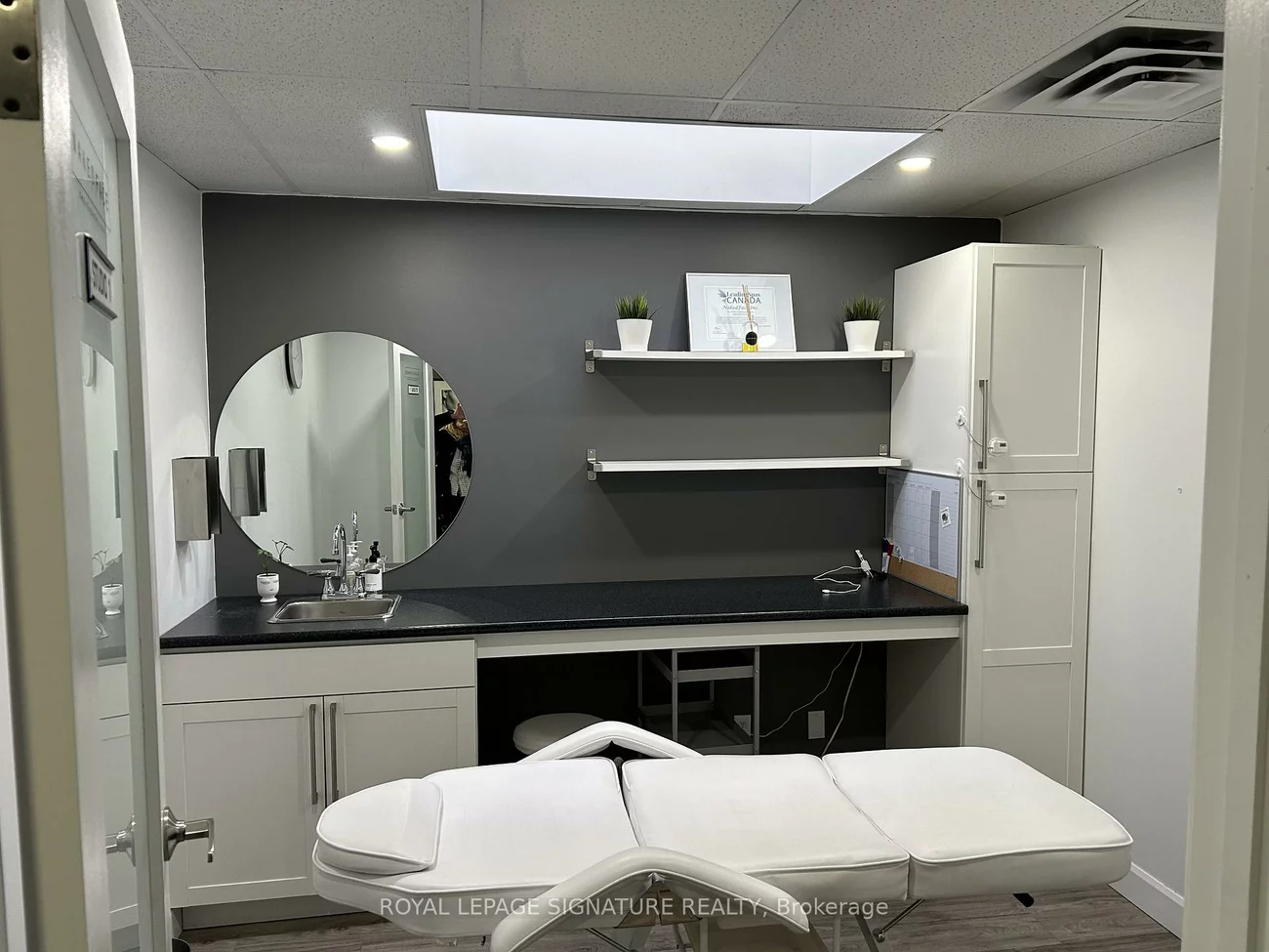 1517A, Bayview, Leaside, Toronto