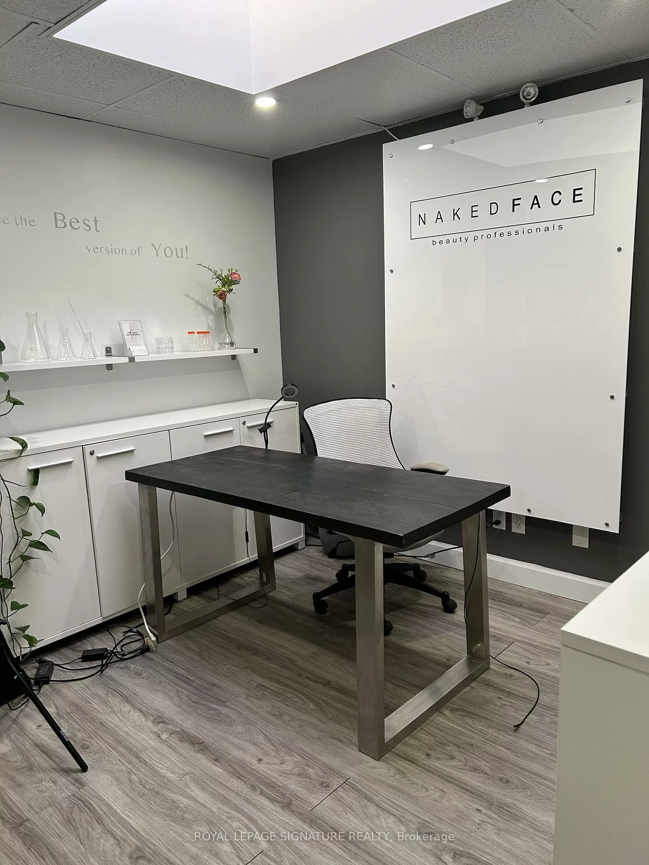 1517A, Bayview, Leaside, Toronto