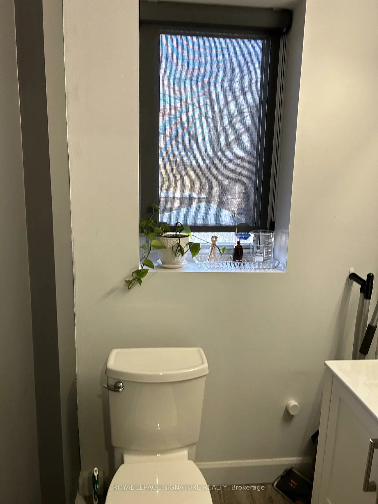 1517A, Bayview, Leaside, Toronto