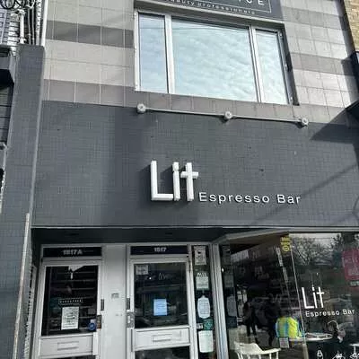 1517A, Bayview, Leaside, Toronto