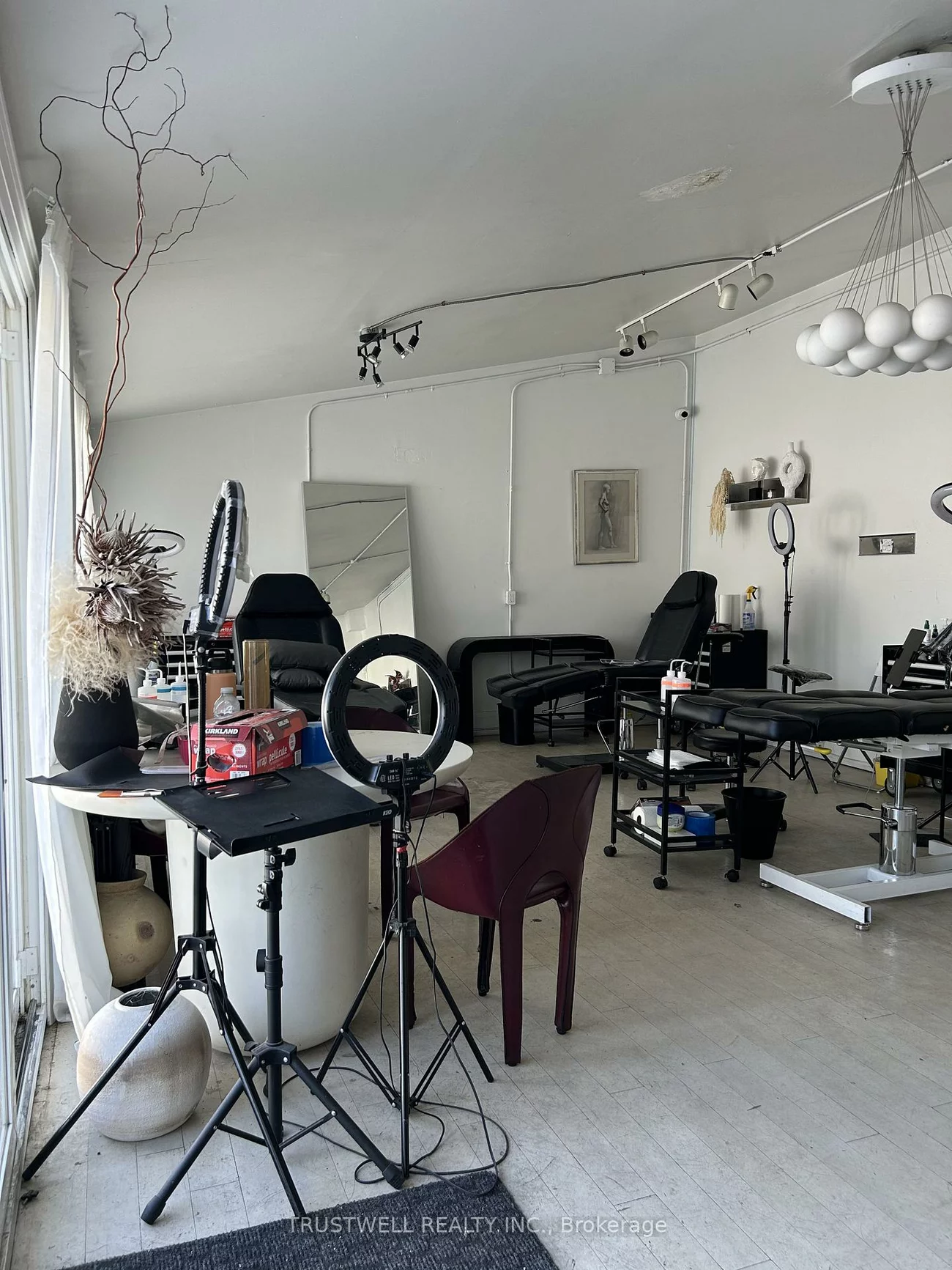 434, College, University, Toronto