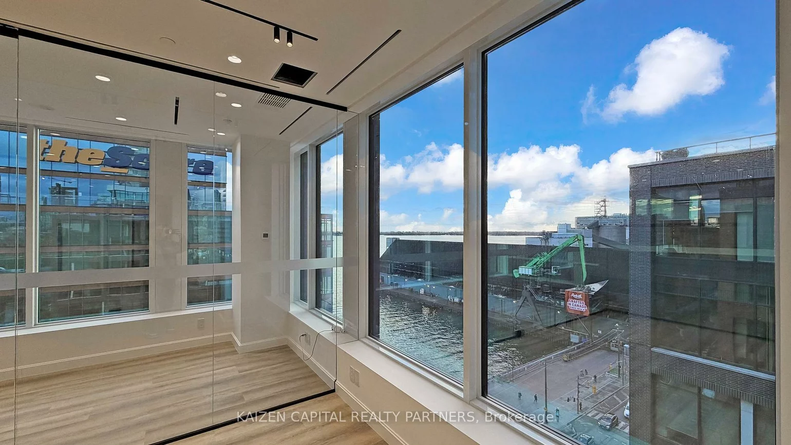 130, Queens, Waterfront Communities C8, Toronto