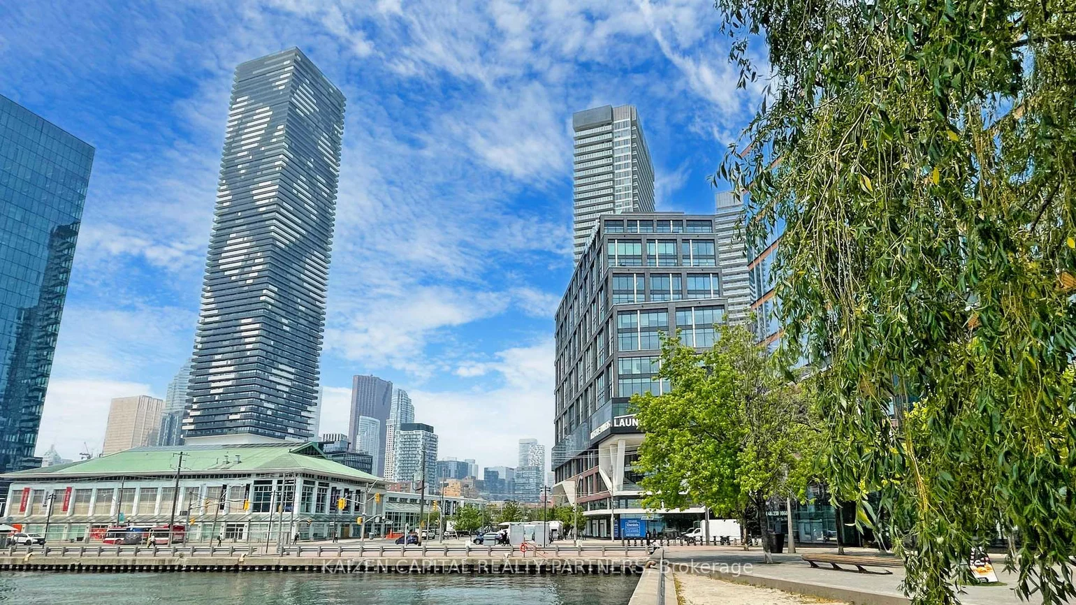 130, Queens, Waterfront Communities C8, Toronto