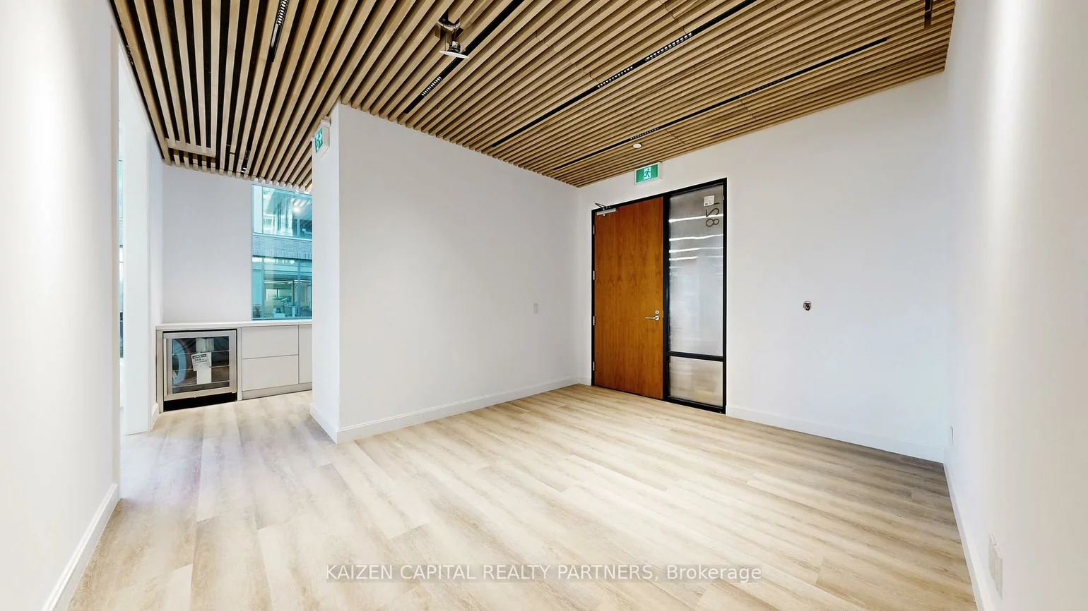 130, Queens, Waterfront Communities C8, Toronto