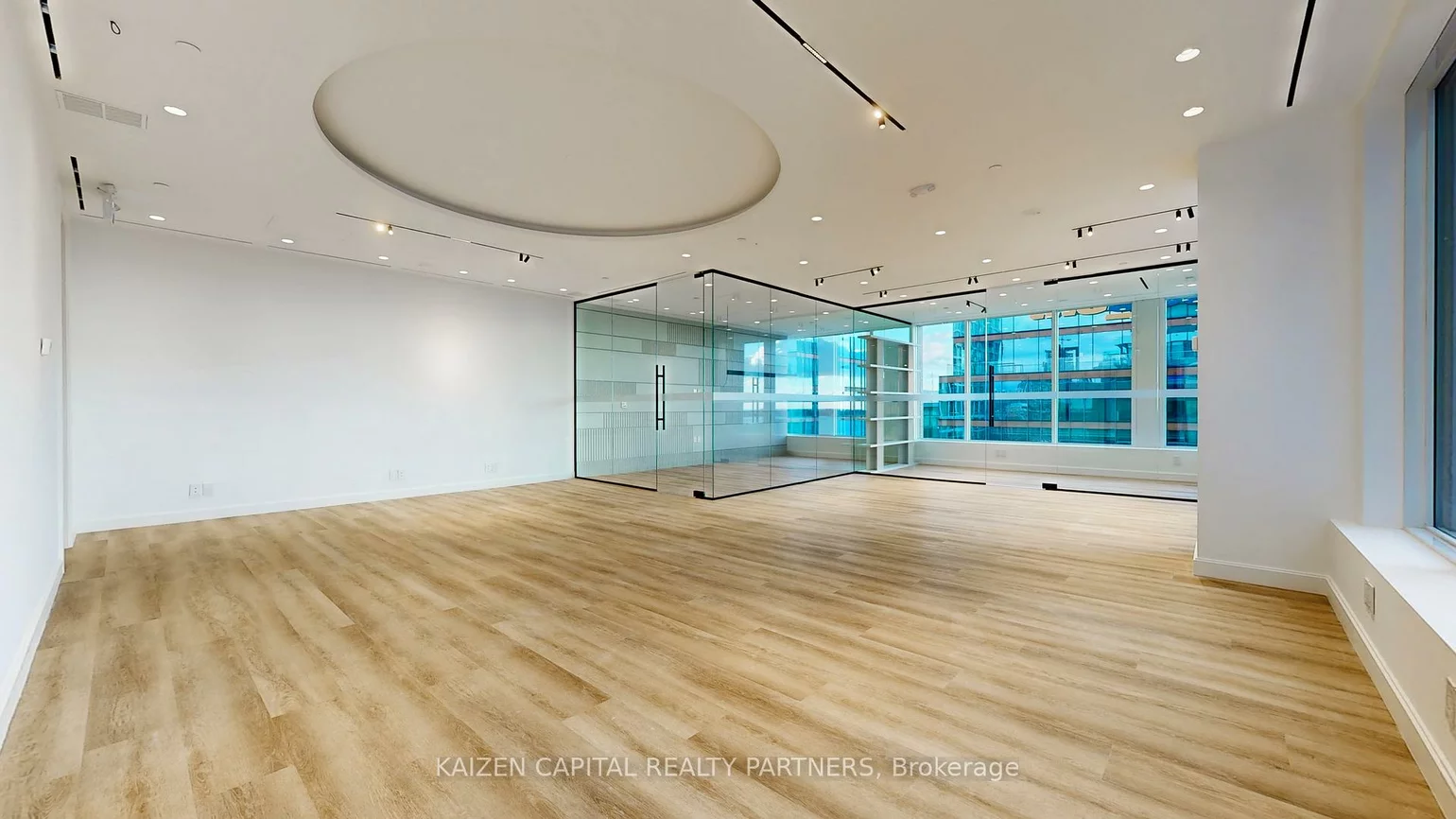 130, Queens, Waterfront Communities C8, Toronto