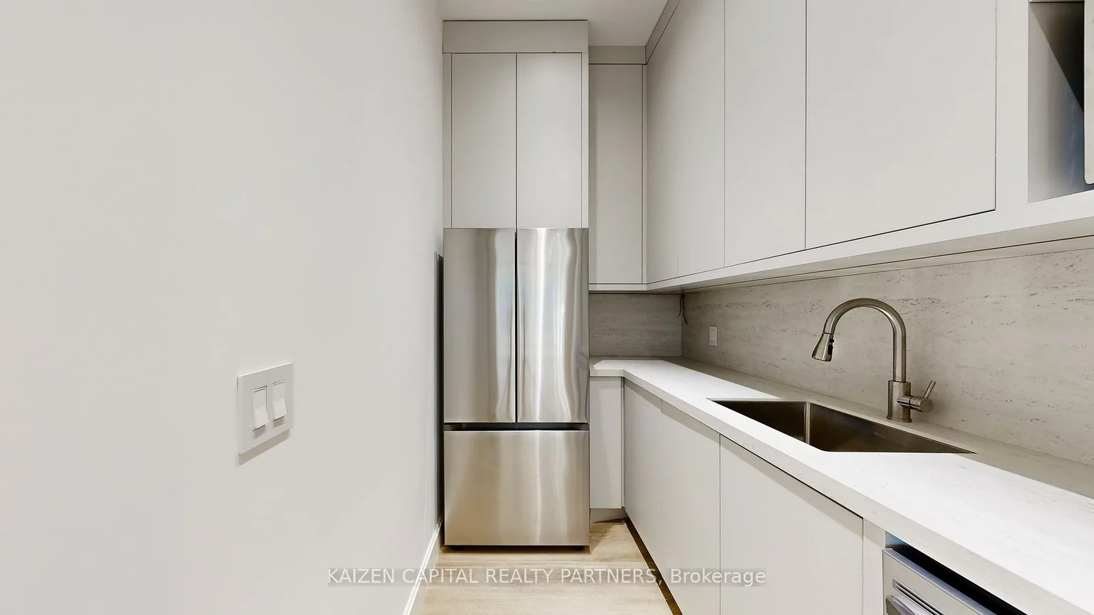 130, Queens, Waterfront Communities C8, Toronto