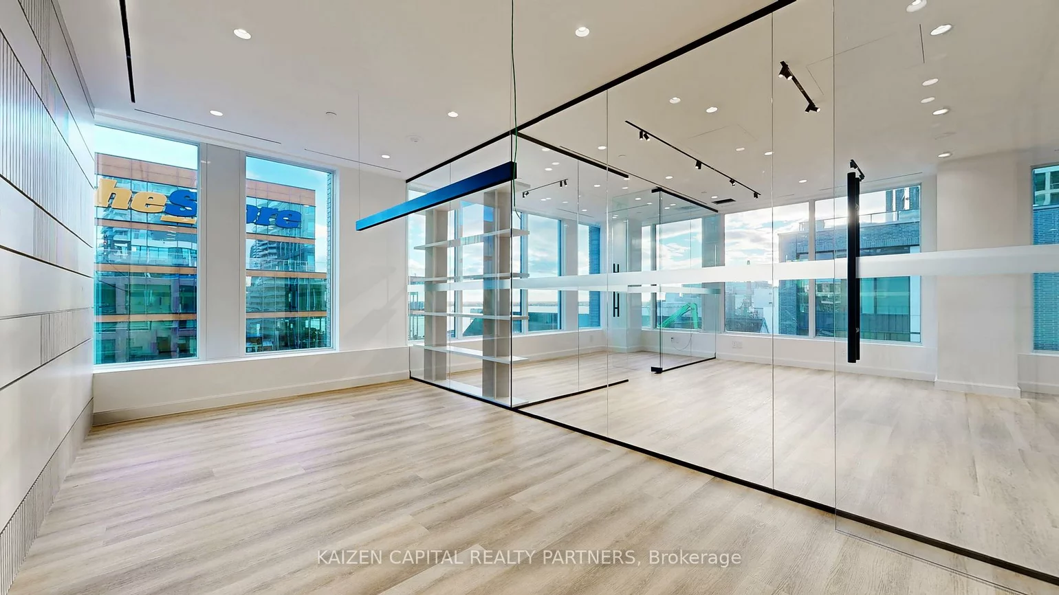 130, Queens, Waterfront Communities C8, Toronto