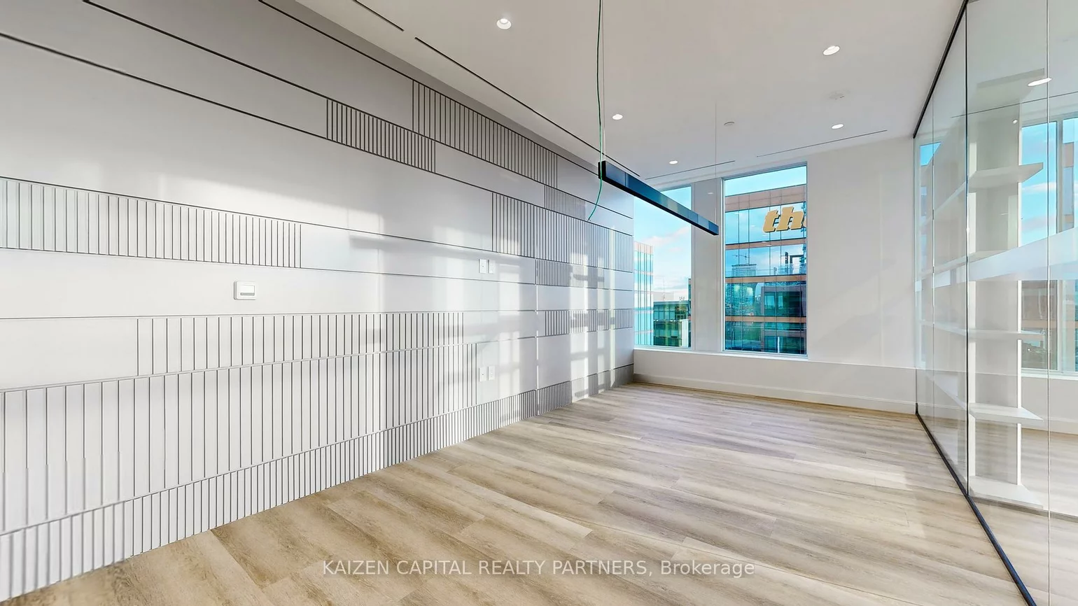 130, Queens, Waterfront Communities C8, Toronto