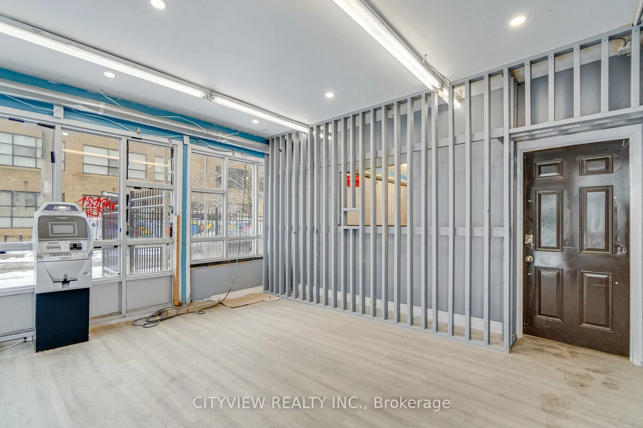 345, Dundas, Moss Park, Toronto