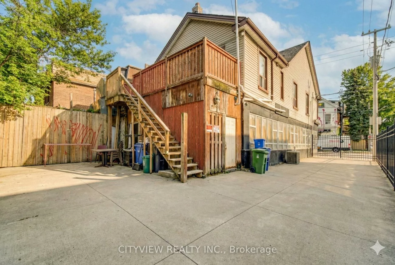 345, Dundas, Moss Park, Toronto