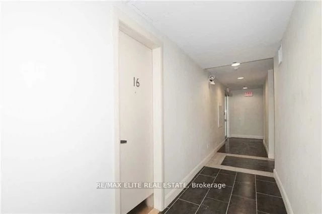 1636, Dundas, Little Portugal, Toronto