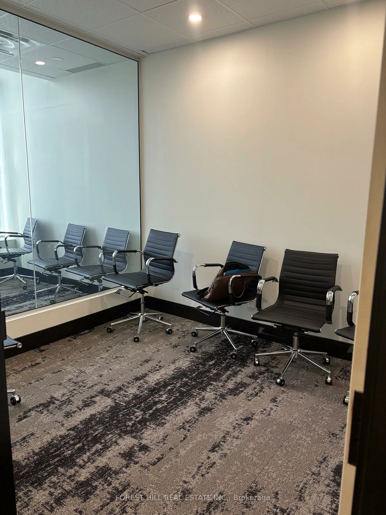 130, Queens, Waterfront Communities C8, Toronto