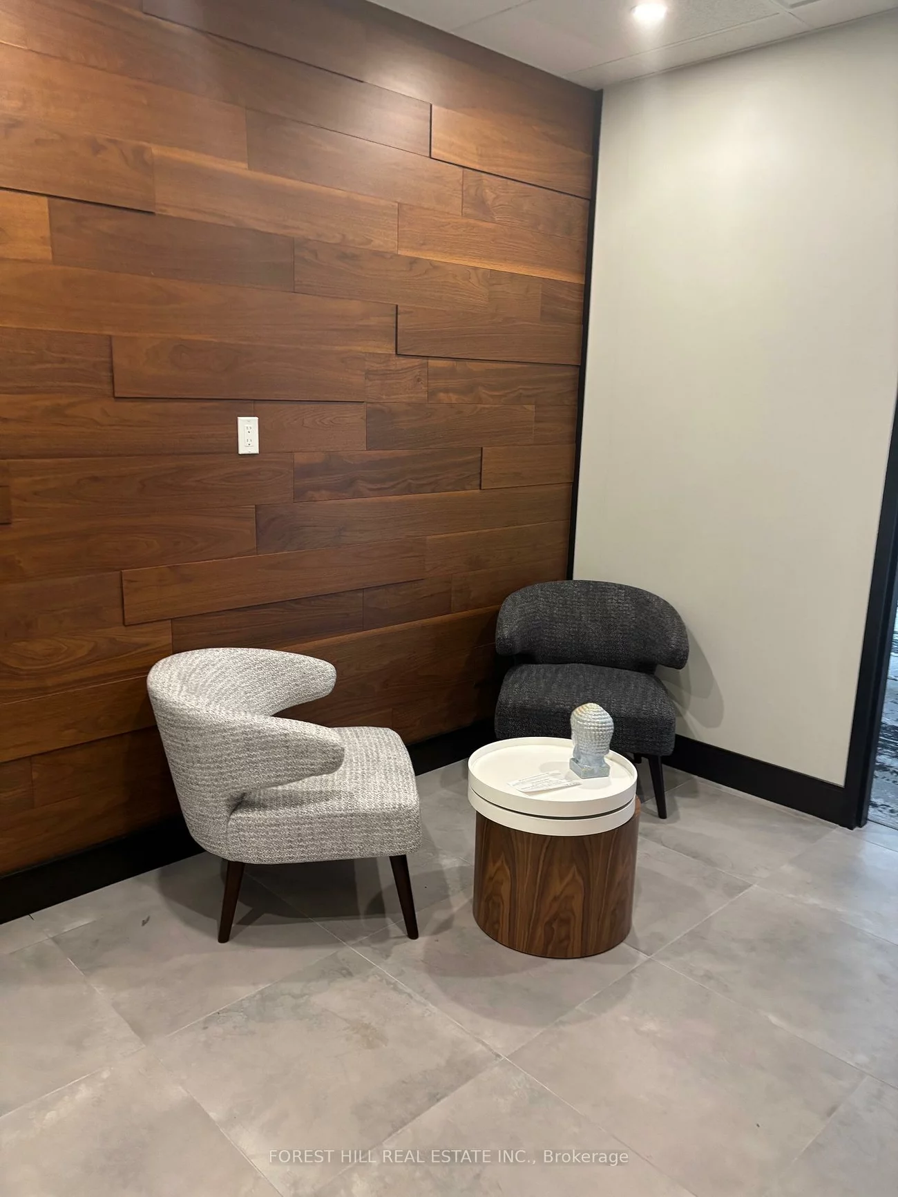 130, Queens, Waterfront Communities C8, Toronto