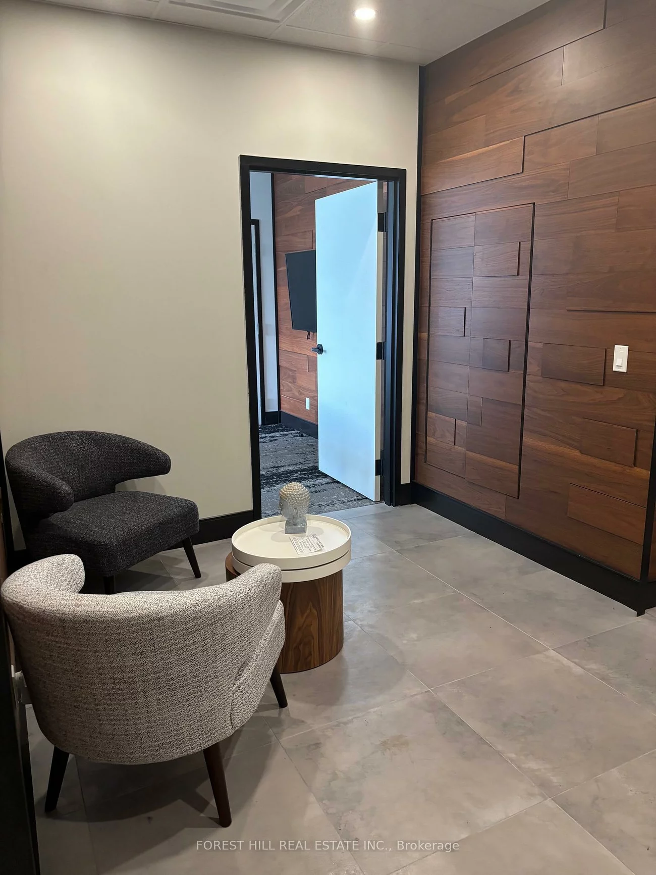 130, Queens, Waterfront Communities C8, Toronto