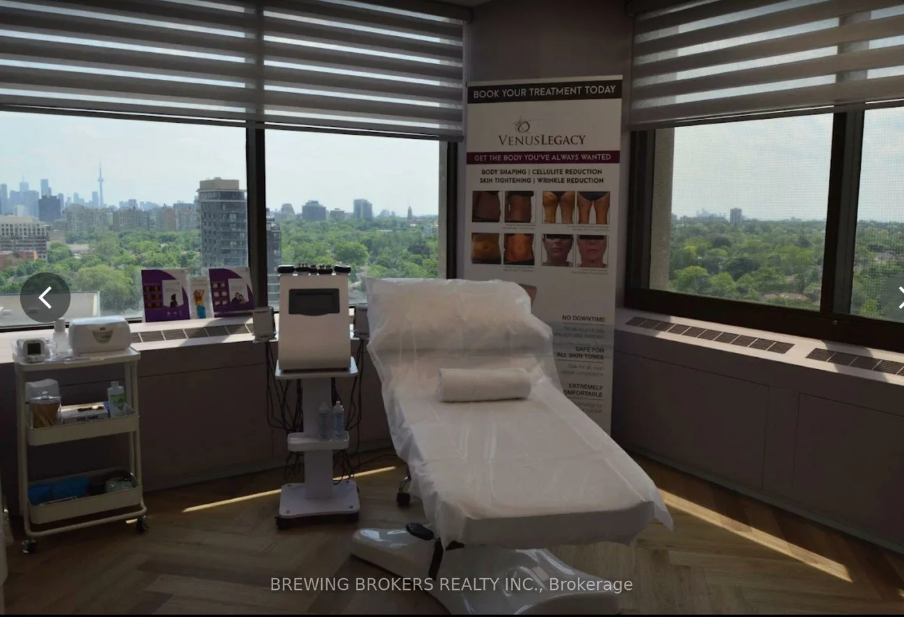 20, Eglinton, Yonge-Eglinton, Toronto