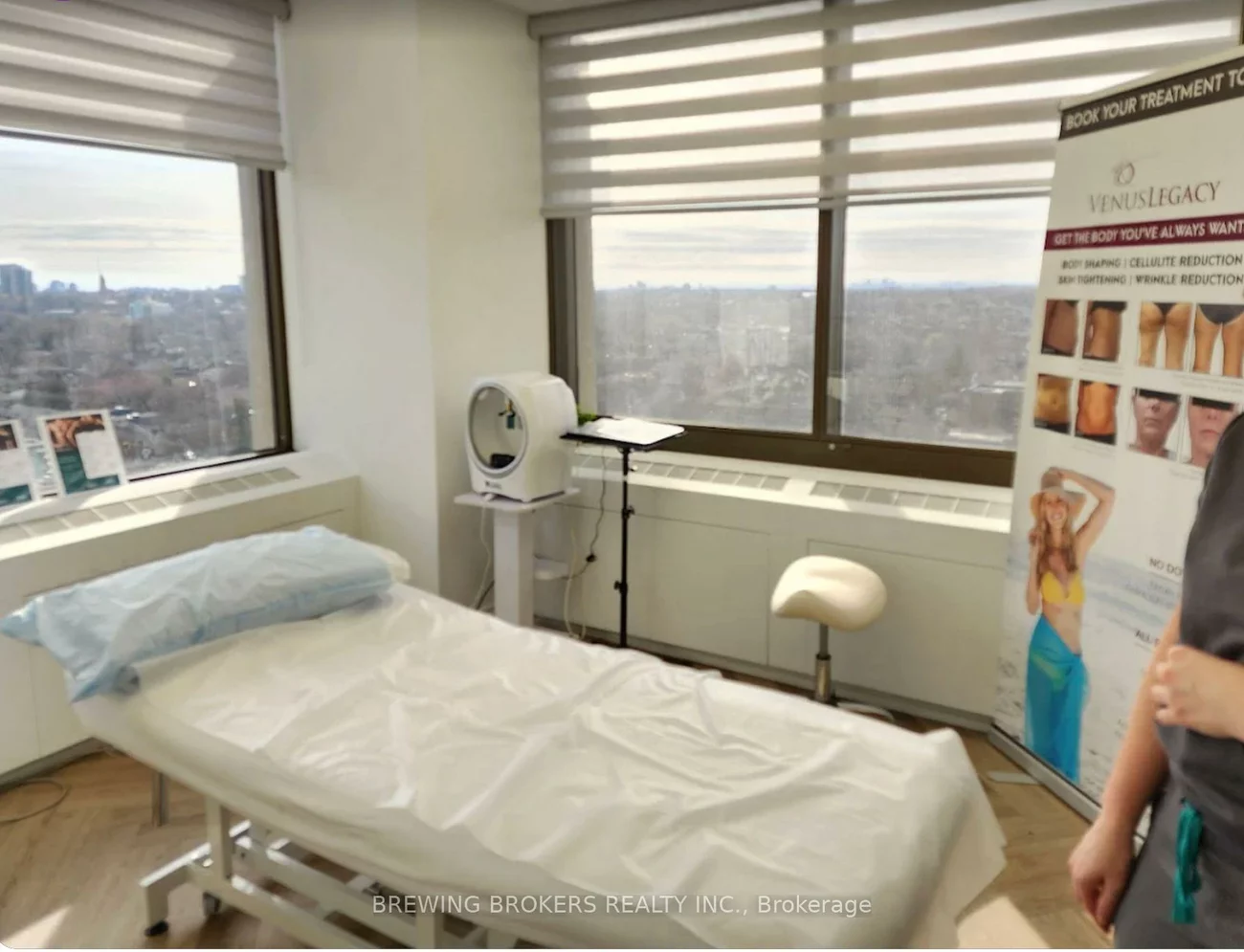 20, Eglinton, Yonge-Eglinton, Toronto