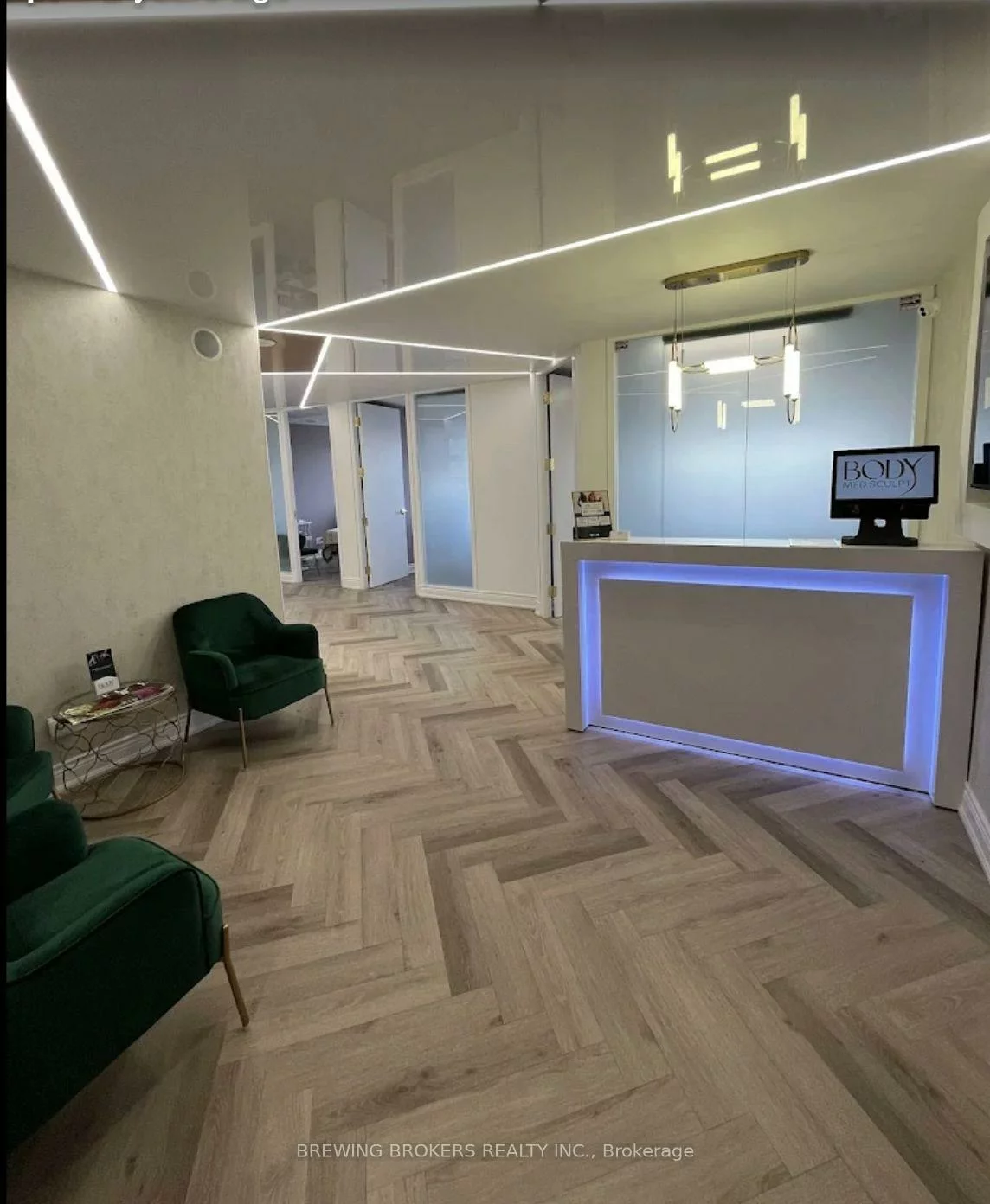 20, Eglinton, Yonge-Eglinton, Toronto