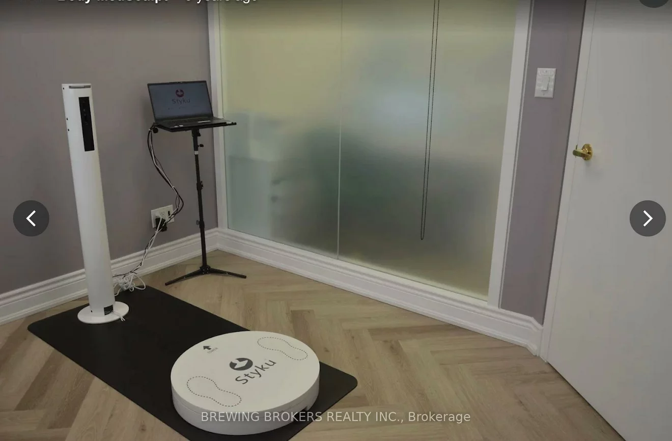 20, Eglinton, Yonge-Eglinton, Toronto