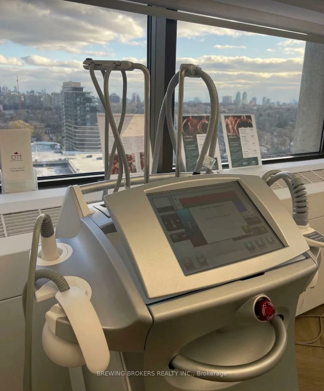 20, Eglinton, Yonge-Eglinton, Toronto