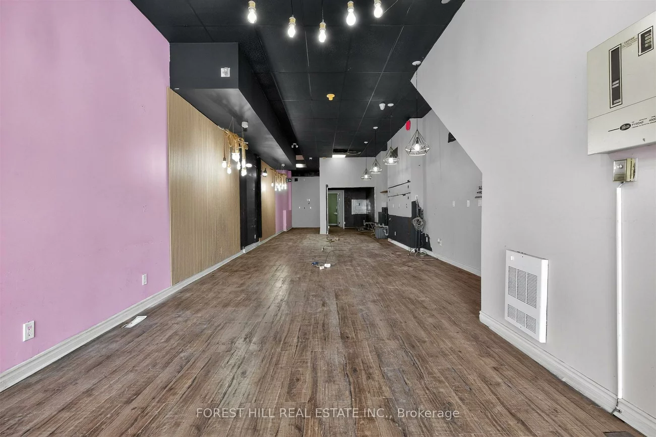 283, College, Kensington-Chinatown, Toronto