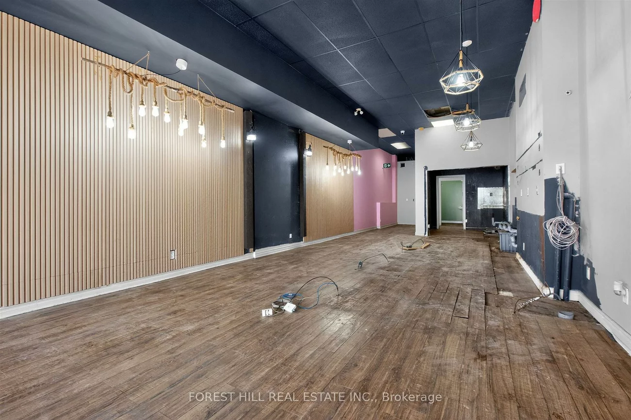 283, College, Kensington-Chinatown, Toronto