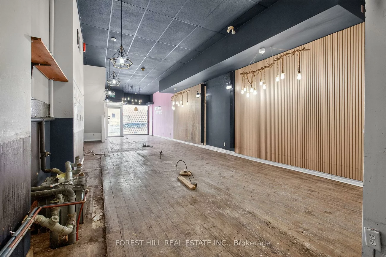 283, College, Kensington-Chinatown, Toronto