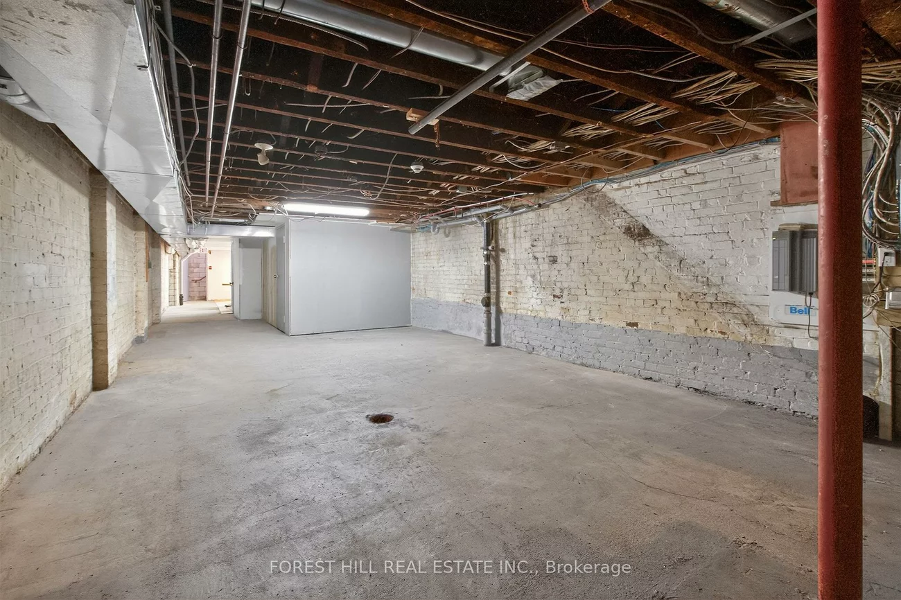 283, College, Kensington-Chinatown, Toronto