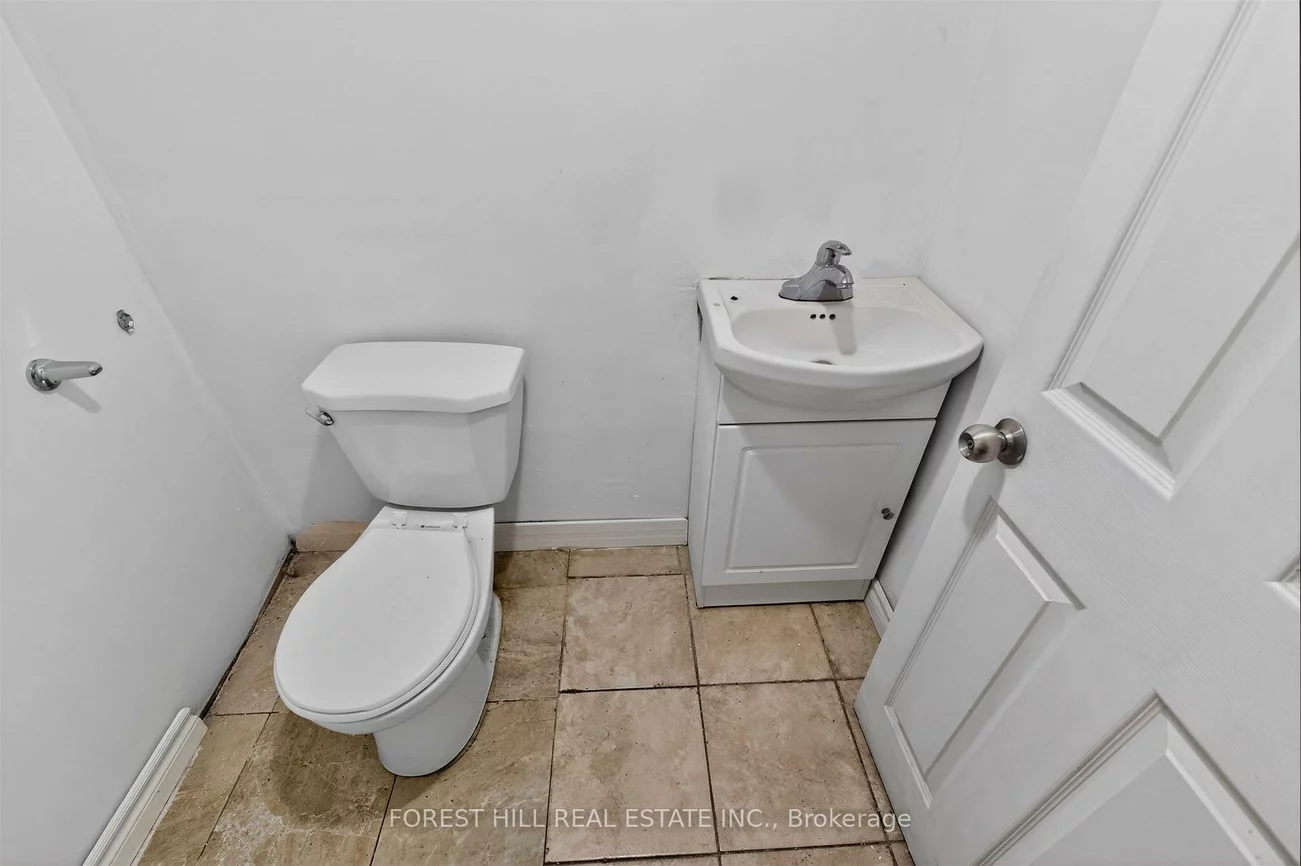 283, College, Kensington-Chinatown, Toronto