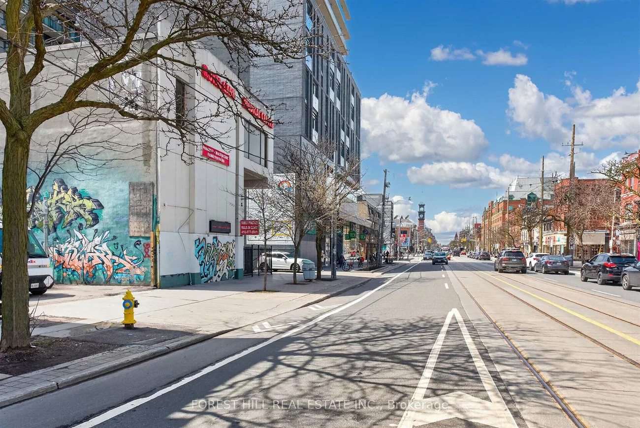 283, College, Kensington-Chinatown, Toronto