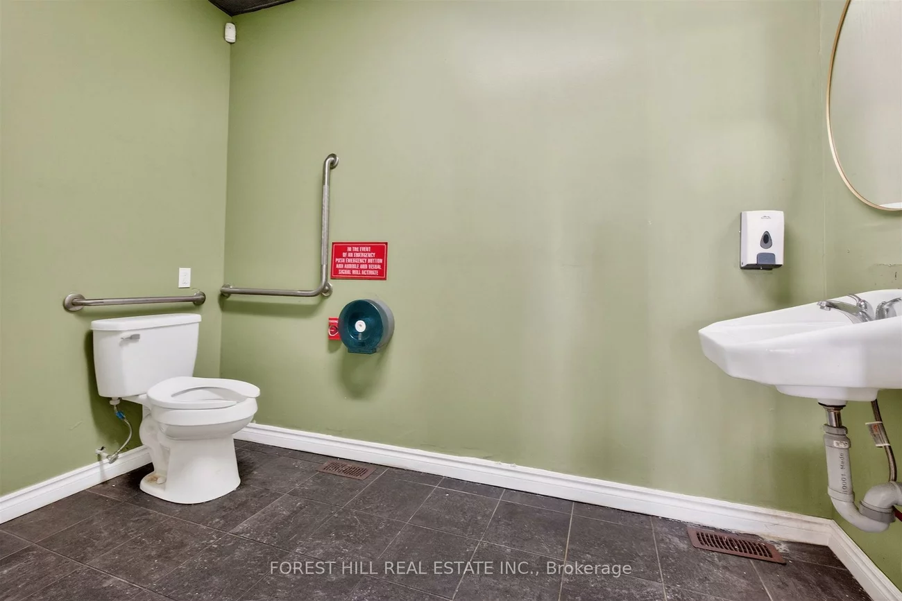 283, College, Kensington-Chinatown, Toronto