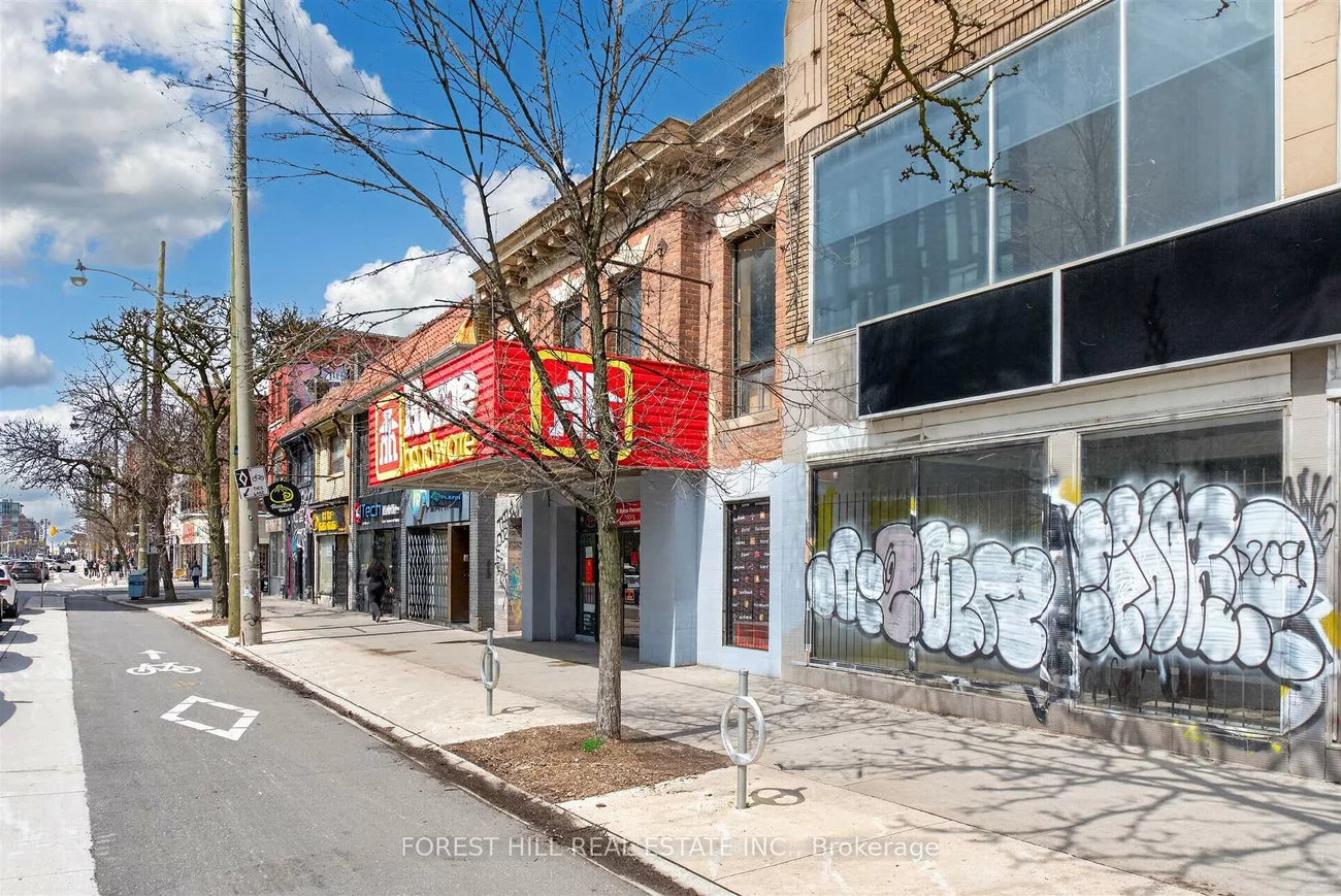 283, College, Kensington-Chinatown, Toronto