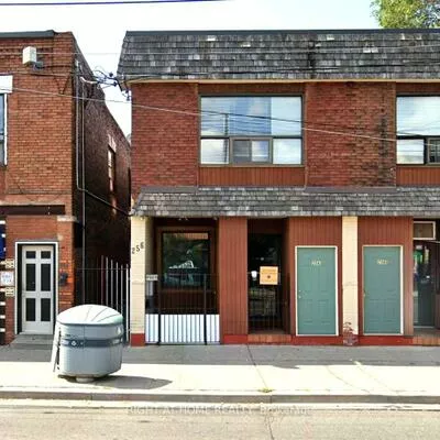 256, Lansdowne, Dufferin Grove, Toronto